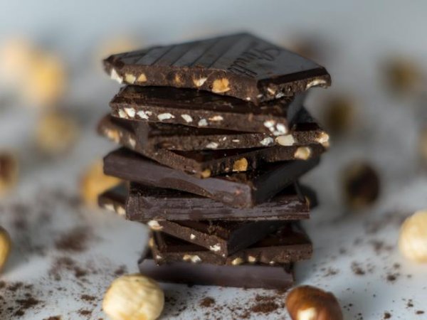 Тъмен шоколад
Черният шоколад е вкусен и богат на магнезий, който е един от най-важните минерали за здравето на ставите и костите. Тъй като магнезият се съдържа в какаото, важно е да избираме тъмен шоколад с поне 70% съдържание на какао.&nbsp;
Снимка: unsplash