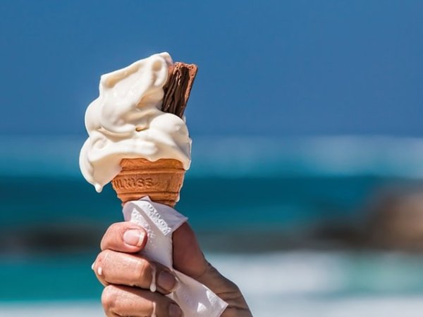 Студени храни и напитки
Колко често хапвате сладолед и пиете студени напитки? Обичаме да се разхлаждаме с тях, когато времето е топло, след физическа активност. Въпреки това внимавайте с тях. Консумирайте ги бавно, ако не искате да страдате от главоболие.&nbsp;Снимки: pixabay