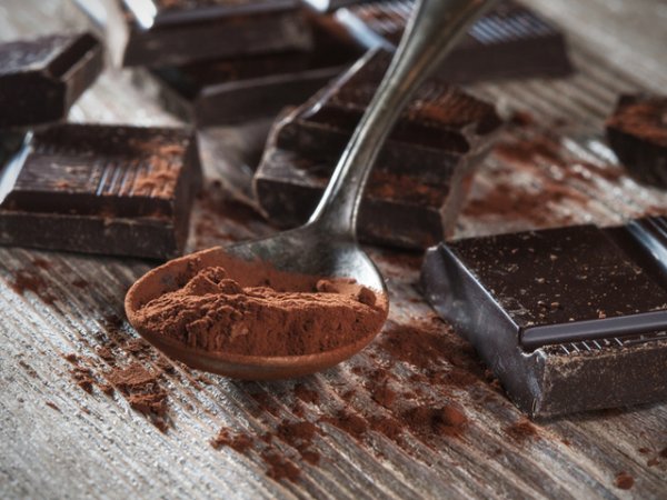 Тъмен шоколадТъмният шоколад е много богат на антиоксиданти и едновременно с това е подходящ за успокояване на желанието да похапнете нещо сладко. Той бързо ще ви засити, защото е плътен и с наситен вкус. Консумирайте тъмен шоколад с най-малко 70% какао.&nbsp;Снимка: istock