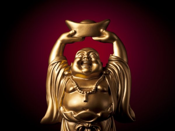 Фигурка на смеещия се Буда
Чудесен талисман за късмет за позитивност през новата година. Смеещият се Буда често се разглежда като символ на изобилие, просперитет. Ето защо мнозина го смятат за един от най-мощните талисмани за късмет. Има вярване, че тази фигурка носи и положителна енергия, помагайки на притежателя си да привлече късмет в живота си.&nbsp;&nbsp;Снимка: istock