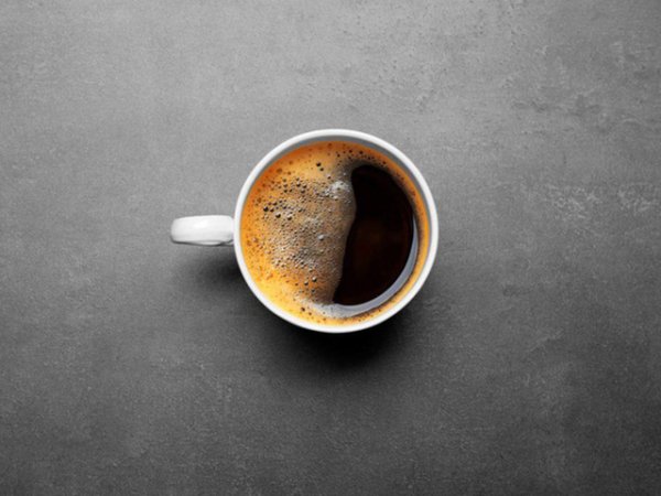 Кафе&nbsp;Кафето е полезно за черния дроб, разбира се, в малки количества. Една или две чаши кафе на ден повлияват положително функциите на черния дроб, намаляват омазняването му и предпазват чернодробните клетки от увреждане.&nbsp;Снимка: istock