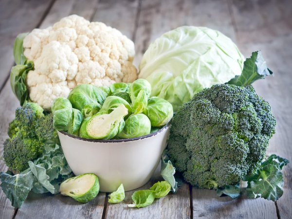 Брюкселско зеле, броколи, карфиол&nbsp;Кръстоцветните зеленчуци са богати на противовъзпалителни вещества, антиоксиданти, включително витамин С, селен, фолати, калий. Всички те се свързват с понижаване на риска от мозъчни заболявания, проблеми със сърдечносъдовата и нервната системи.&nbsp;Снимка: istock
