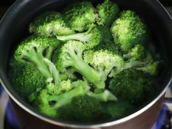 Броколи
Вкусни са, имат малко калории и са една от най-полезните храни за детоксикация на организма и с високо съдържание на витамин Е. В една чаша от зеленчуците се съдържа около 4% от дневните ви нужди.&nbsp;&nbsp;Снимка: pexels
