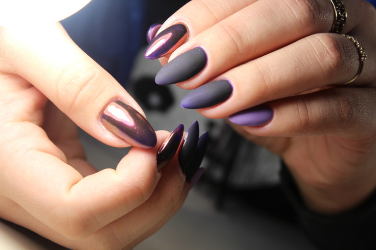 Chrome manicure
